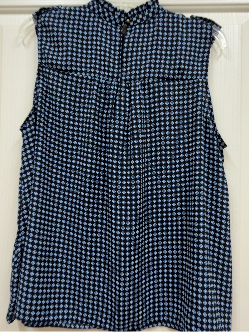 Who What Wear Sleeveless black patterned blouse Ruffle detail Printed Top XL - Picture 5 of 7